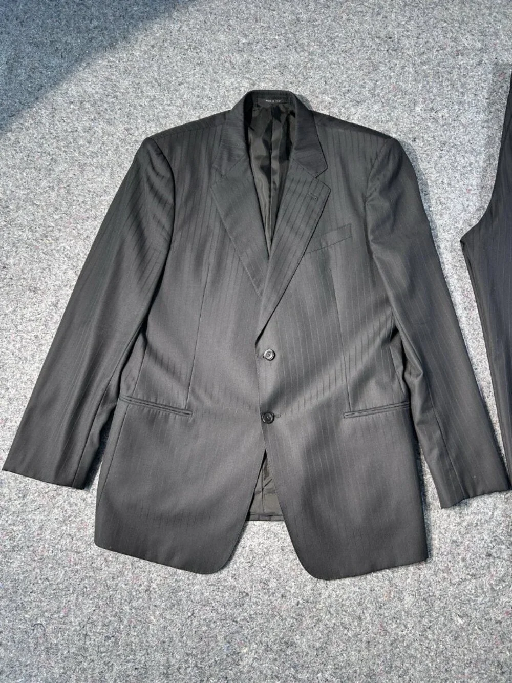 Armani Collezioni Men’s 2 Piece Wool Suit Dark Brown Pinstripe Made In Italy 44